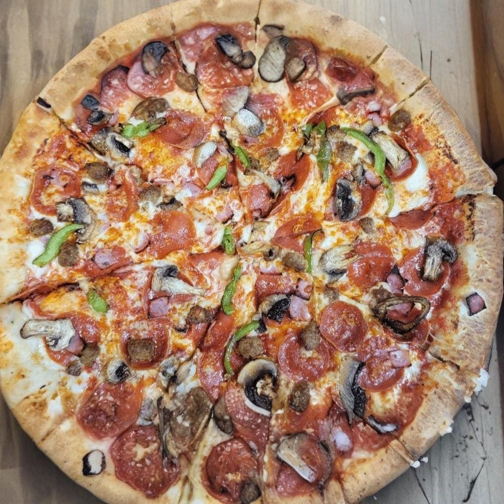 Mama's Favorite Pizza.